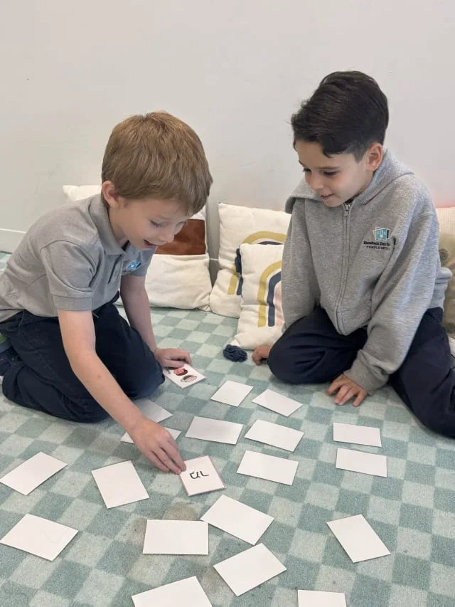 boys use flashcards to learn Hebrew