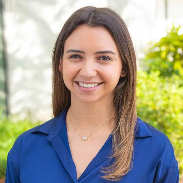 headshot of Julianna Kamhi