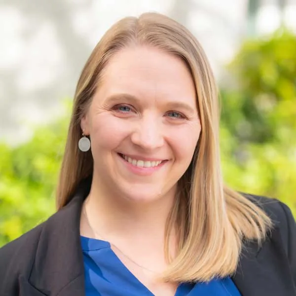 headshot of Maura Hollub